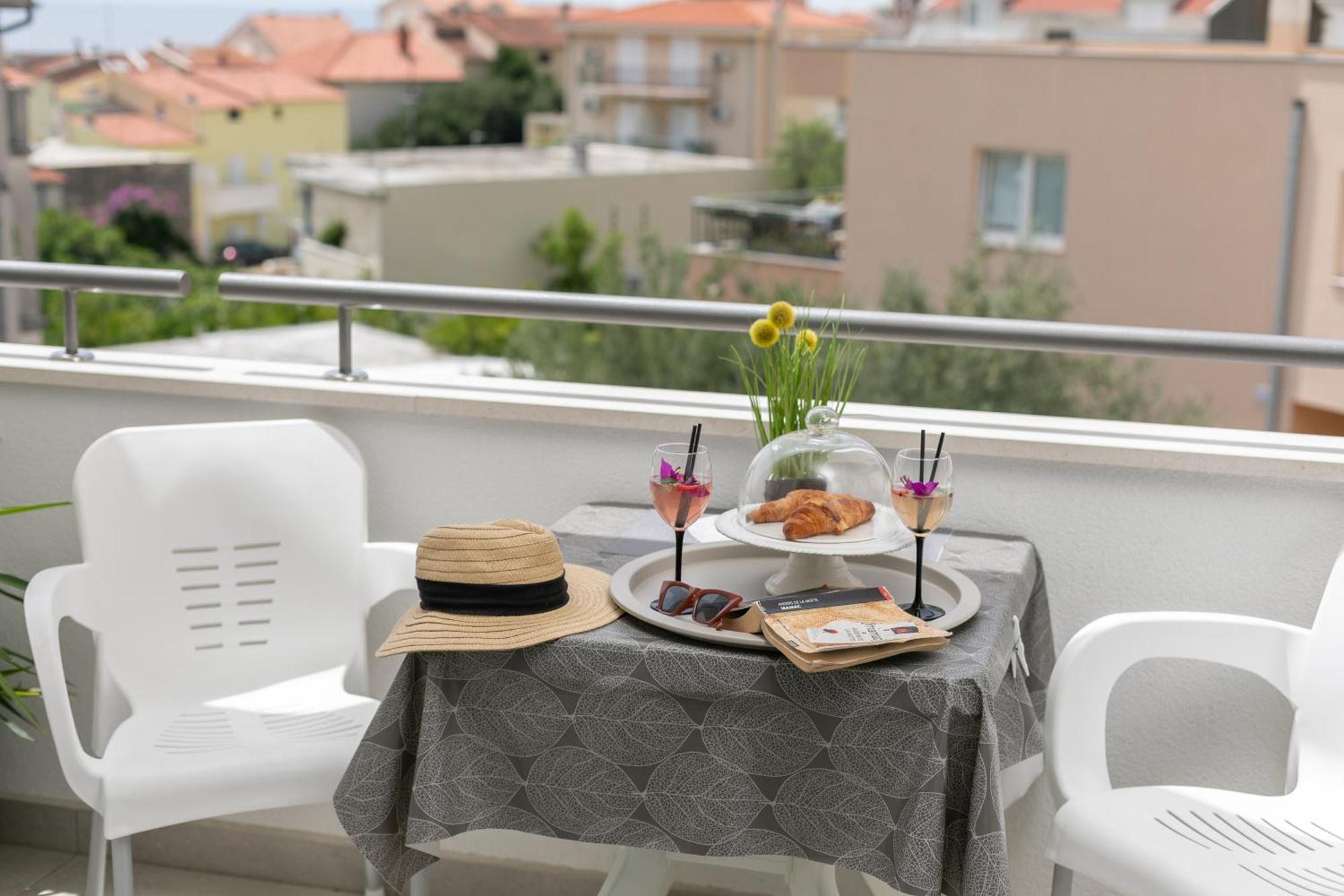 Sea View Apartments M Подгора Номер фото