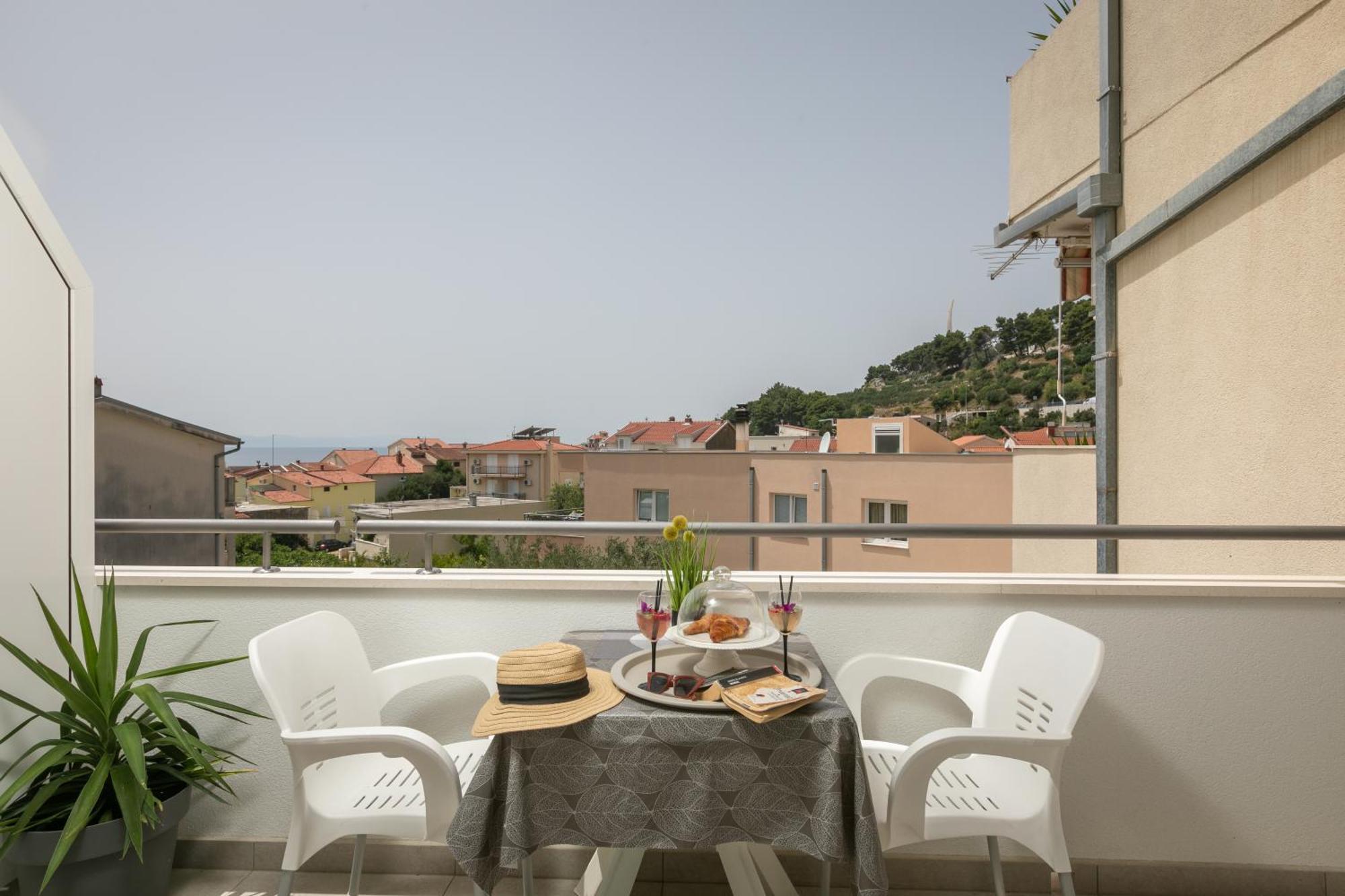 Sea View Apartments M Подгора Номер фото