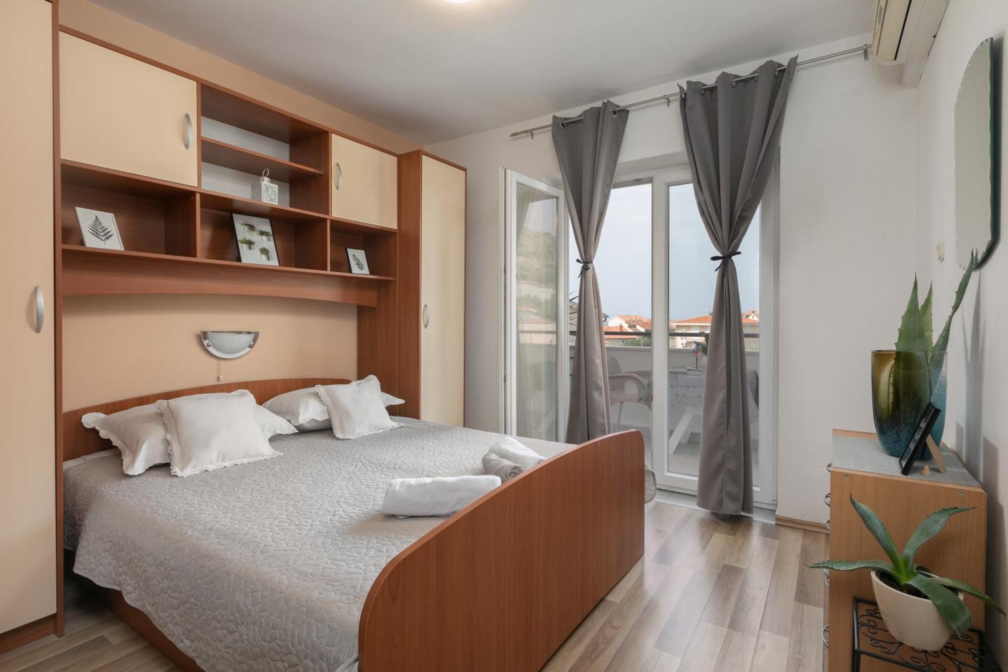 Sea View Apartments M Подгора Номер фото