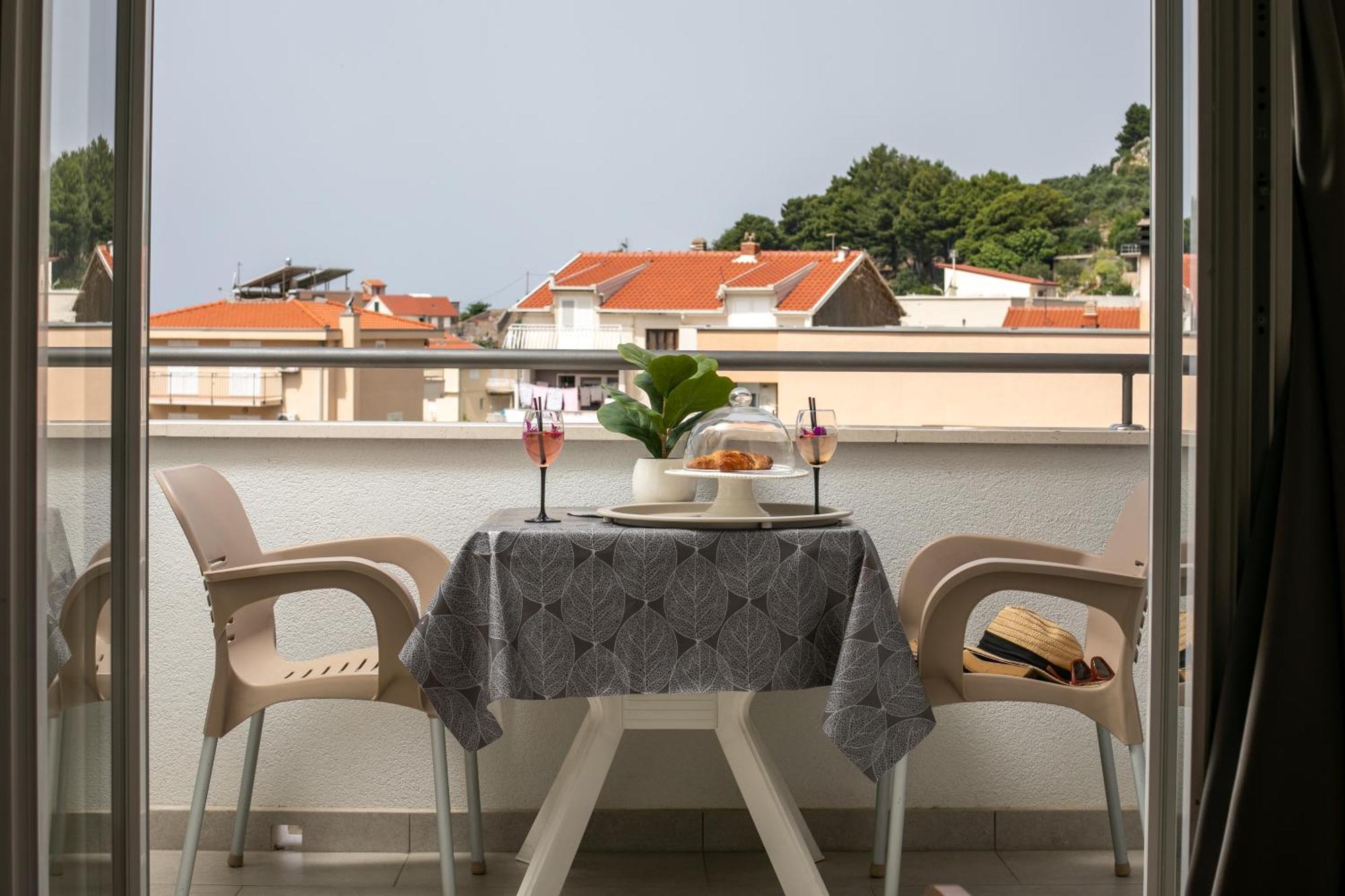 Sea View Apartments M Подгора Номер фото