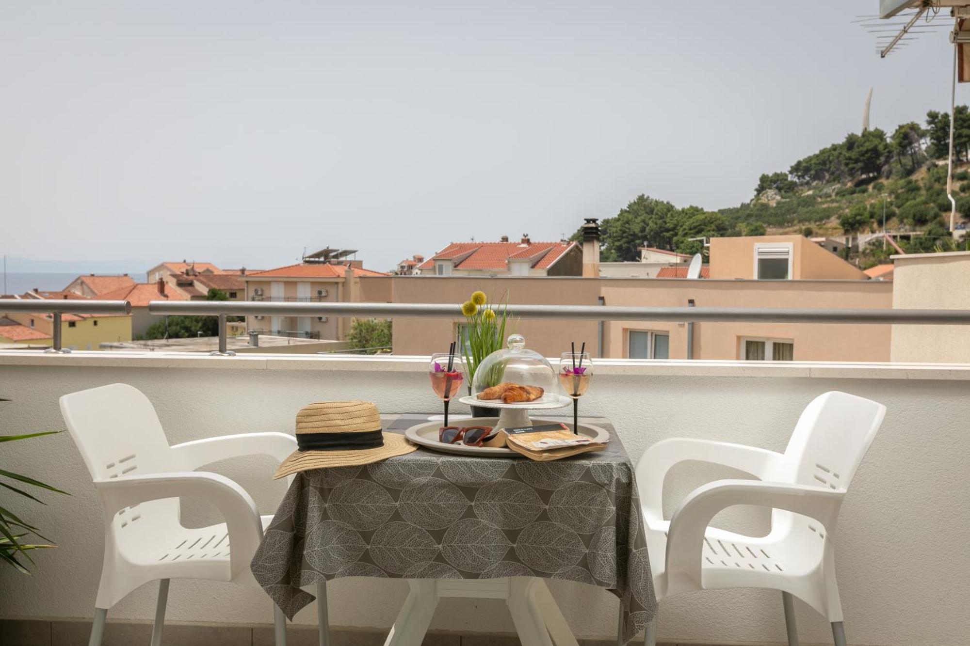Sea View Apartments M Подгора Номер фото